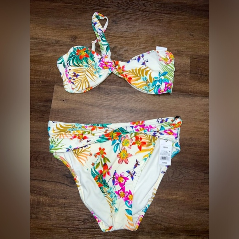 NWT Target Shade & Shore Hawaiian Floral Bikini Set